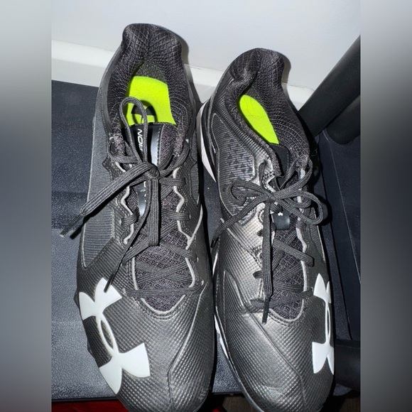 Men’s under armer sneakers - Picture 3 of 3